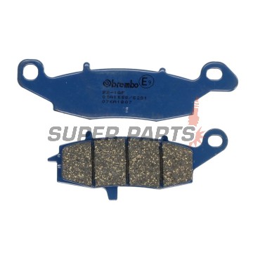 Накладки -BREMBO- 07KA1807, Kawasaki ER-6 / GPZ 1100 / KLE 650 / VN 800-2000 / Z 750 / ZR 1100 / ZR-7 750 / W 650 / ZX-6R / ZX-9R / ZXR / ZZR 600-1200 (1988-2008) / Suzuki Bandit 400-1250 / V-Strom 650-1000 / GS 500 / GSX 750F / GSX-R 600 / SV 650-1000 /
